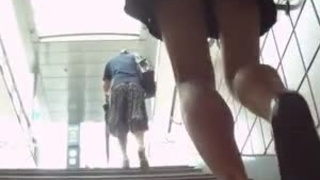 南韓地鐵尾隨抄底偷拍09