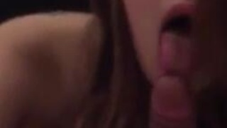 長髮美女熱情扭動 咬咬時的眼神迷濛更挑動我的情慾