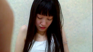 高中妹稀疏的毛配鮮紅逼逼 實際肏肏看才懂滋味