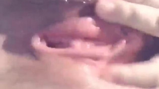 淫底港女Ivy Lo自摸指插粉嫩一線西噴晒水