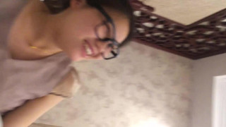 023 露脸可爱文学院大二眼镜妹子说喜欢小一点的鸡 Part1 - 完整版→FuckAsianBeauty●com