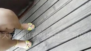 [公園自拍]跟騷女友野外自拍被發現！自己還玩到尿啦 （有影）