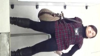 [偷拍露臉]廁所裝針孔！清秀妹妹如廁解放拍的好清楚 （有影）