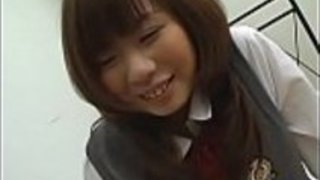 povのアジアの女子高生乗馬