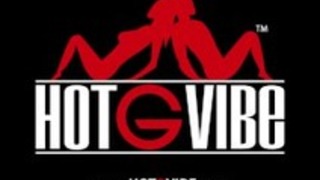 マッサージテーブルの上にアジアの潮吹き