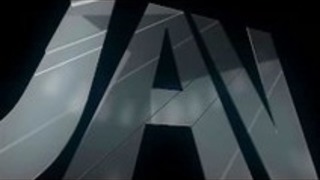 Asain熱い熟女は、いくつかのセクシーなソロ活動のために裸になります