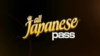 相沢桃は巨乳間の洞をこすり、大きな時間を犯されます