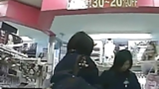 暴露椅子パンティーに座っ