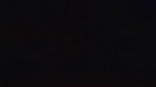 巨乳変態ピアニストの女の子がプレイする方法を知っています