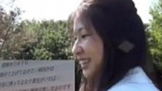 日本の十代の若者が暴れる