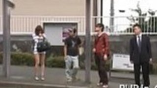 日本の女子高生公衆性交
