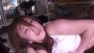 【澤村レイコ】色っぽい人妻がコンビニに立てこもった凶悪犯にレイプされ、イラマチオで口内射精