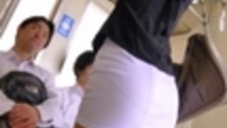 誘惑女教師官能タイトスカート抜群のスタイルと知的な雰囲気でイイ女オーラ全開の先生その正体は生徒を喰いまくるスケベ女教師タイトスカートにおさまりきらない、先生のテクニックとフェロモンで成績もチ○ポも急上昇真田春香