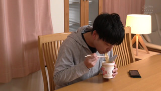 一宿一飯NTR 夫婦ゲンカをして家を飛び出した嫁さんが俺の友達のタカシの部屋へ転がり込んで一晩泊めてもらった時の話なんだけど… 晶エリー 晶エリー（新井エリー、大沢佑香）